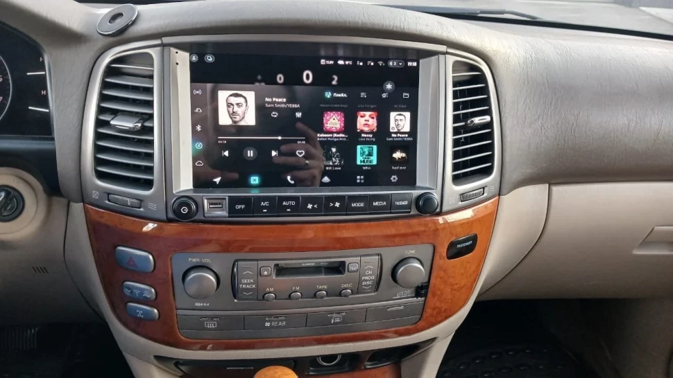 Штатная магнитола Teyes CC3 4/32 Toyota Land Cruiser 100 (2002-2007) F2 Тип-C